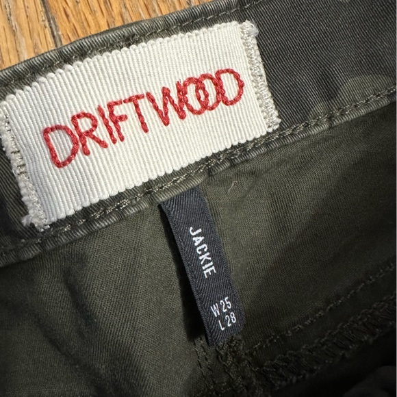 Driftwood Embroidered Jackie Jeans in Sedona Camo Size 25 - Picture 4 of 7